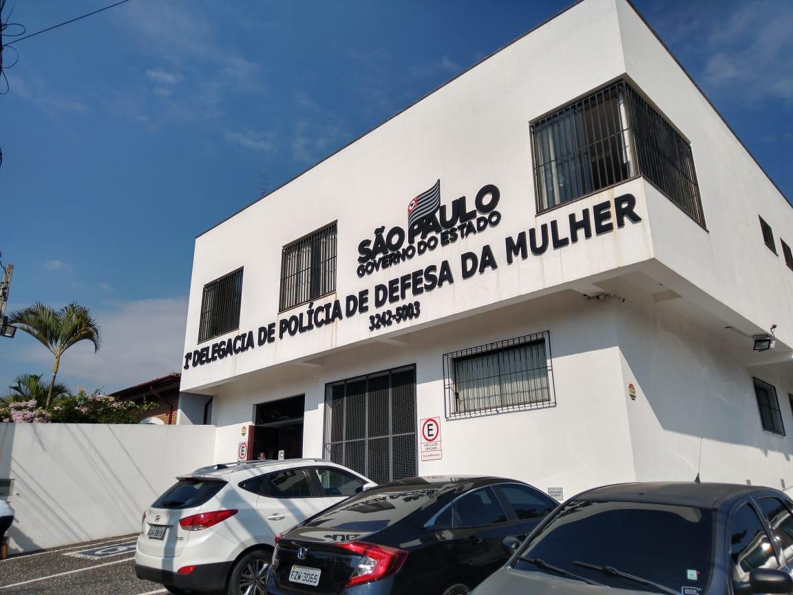 Homem é preso após levar esposa morta a hospital; vítima tinha sinais de estrangulamento