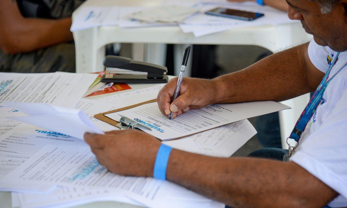 Número de trabalhadores com mais de 50 anos dobra no país