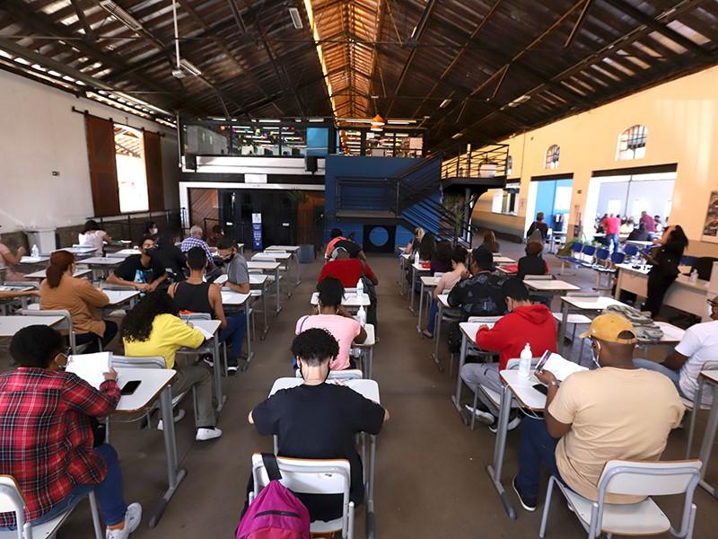 Imigrantes e refugiados terão curso gratuito de português