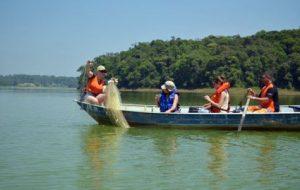 Mar Sem Lixo: recolher resíduos gera nova fonte de receita para pescadores