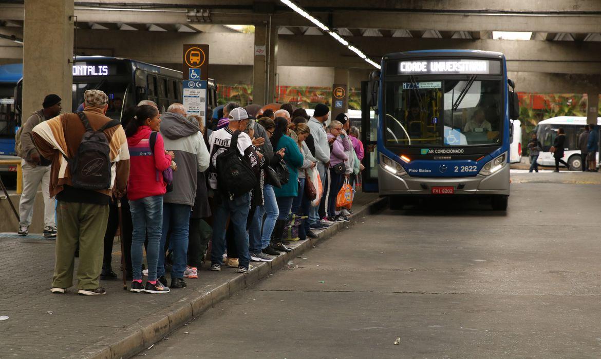 SP: vereadores propõem lei que dará passe livre para baixa renda