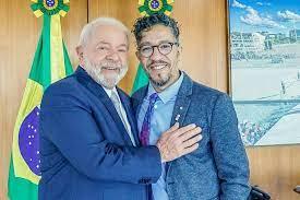 Lula vai nomear Jean Wyllys para cargo na Secom com bênção de Janja