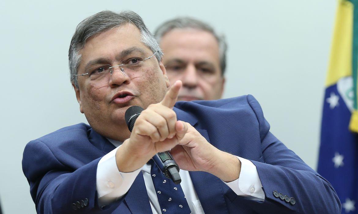 Ministro determina à PF que analise ofensas contra professores