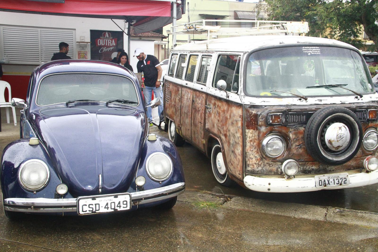 Morungaba: Encontro de Carros Antigos atrai grande público para as praças centrais