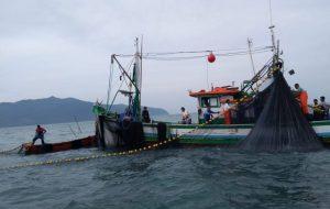 PM retira do mar rede de pesca irregular que ameaçava segurança no Porto de Santos