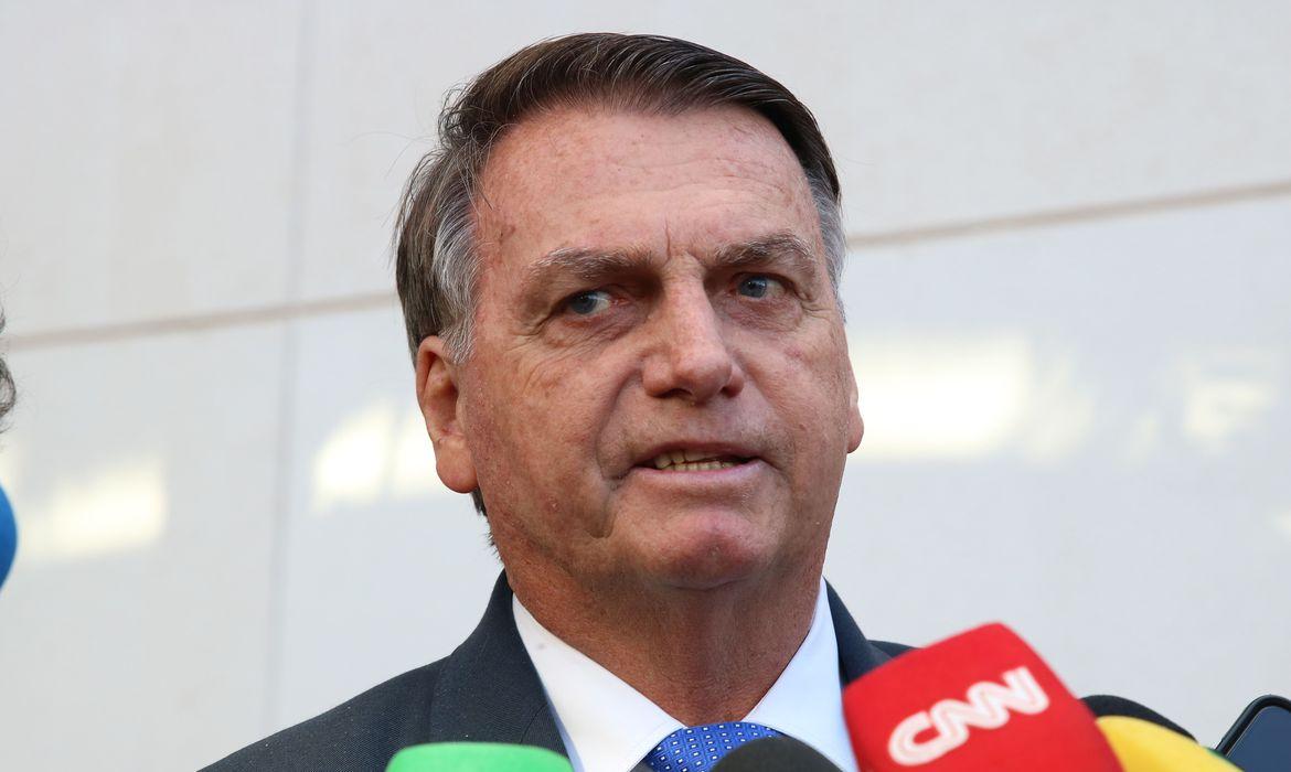 Bolsonaro é internado em São Paulo para exames de rotina