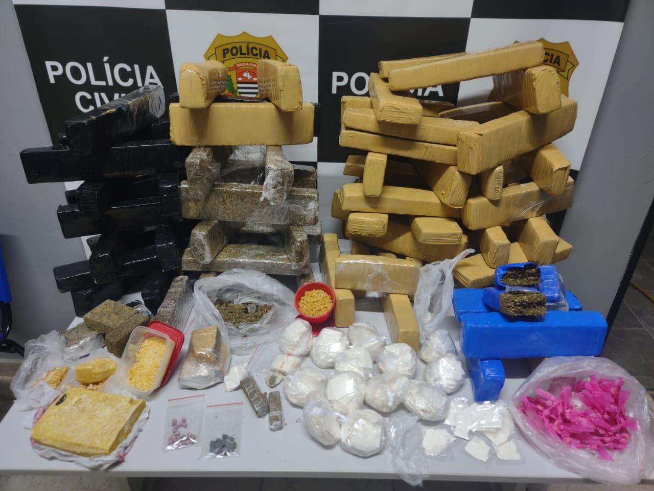 Polícia prende homem e faz apreensão de mais de 60 kg de drogas