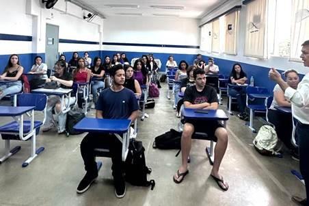 Trinta e dois alunos participam de aula inaugural no Colégio Elite