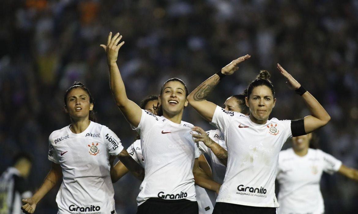 Corinthians e Ferroviária avançam e decidirão Brasileirão Feminino