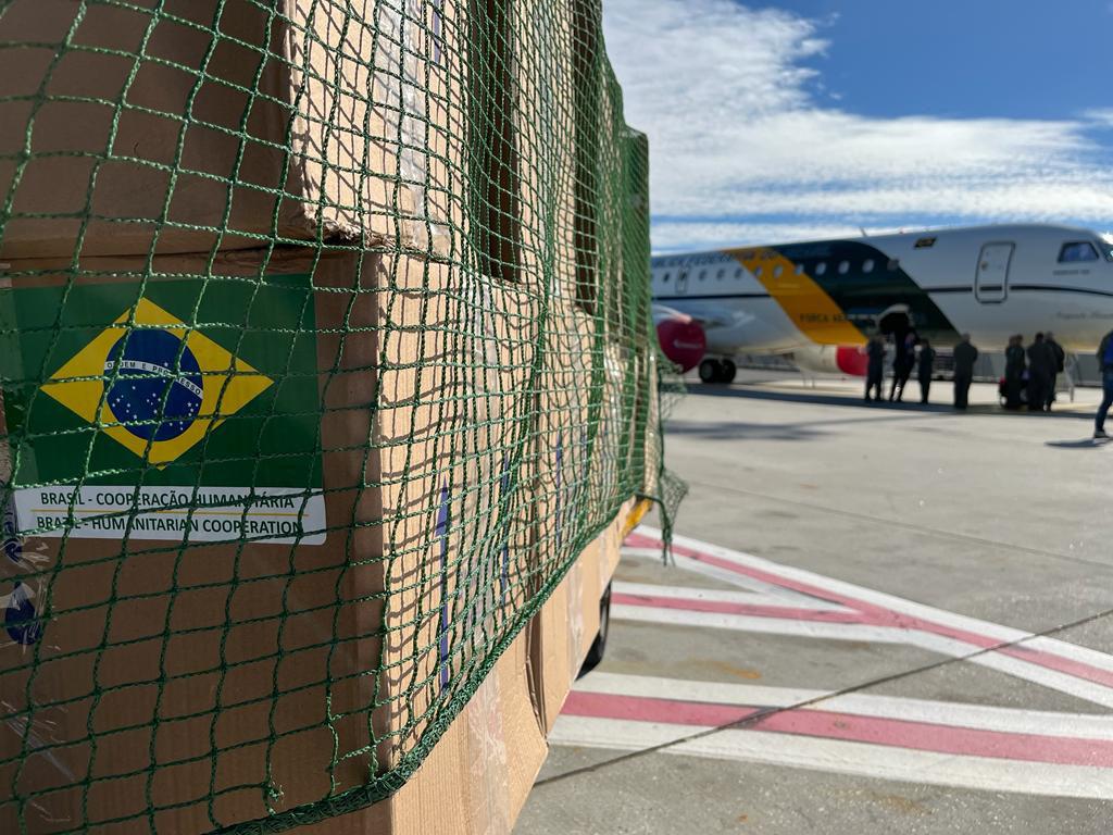 Avião que trará brasileiros de Gaza decola para o Egito 