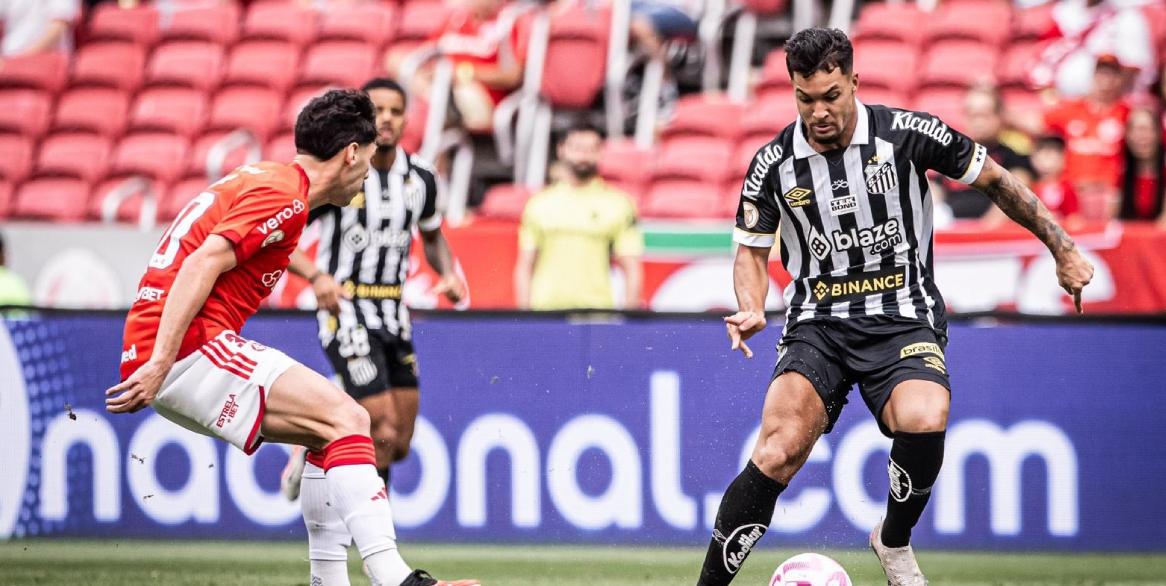 Em tarde de pouca inspiração, Santos sofre goleada do Internacional