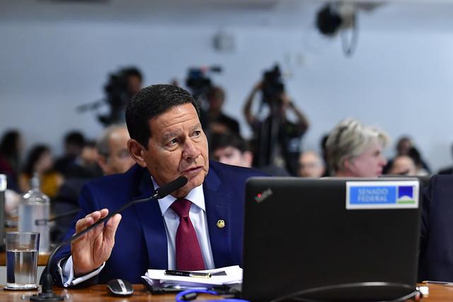 Mourão apresenta projeto para anistiar condenados pelo 8 de janeiro