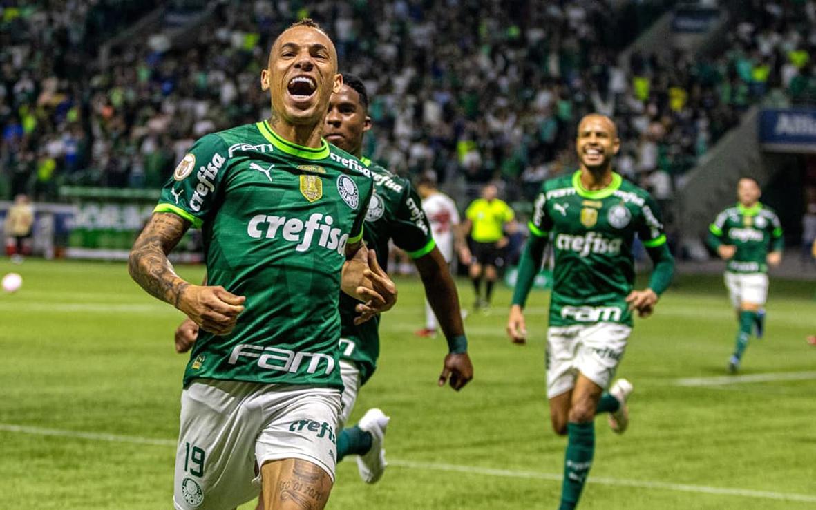  Palmeiras goleia o São Paulo, embala e se mantém no G-4