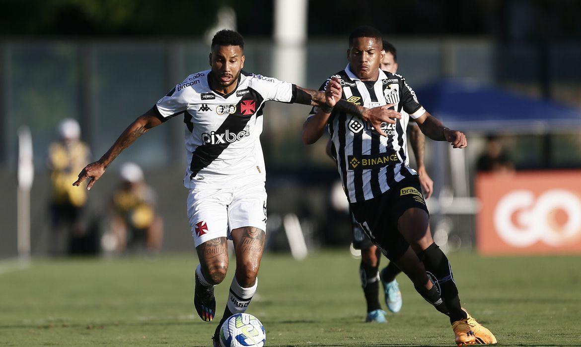 Tentando melhorar na classificação, Santos e Vasco jogam na Vila