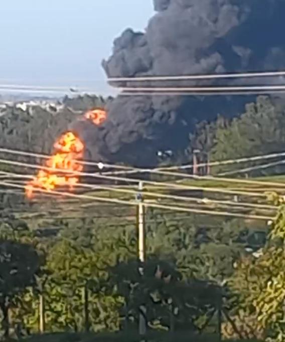 Incêndio em caminhão-tanque trava Rodovia dos Bandeirantes