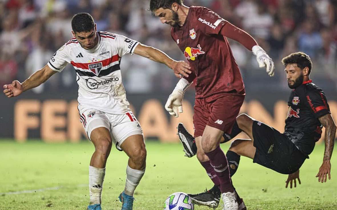  São Paulo vence Red Bull Bragantino com gol nos acréscimos