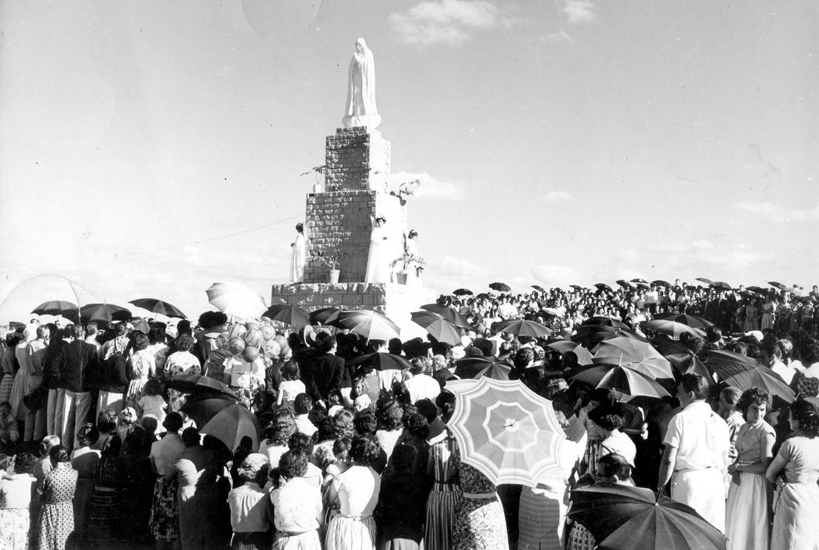 O monumento de N. S. de Fátima e a Procissão das Pedras - 1960