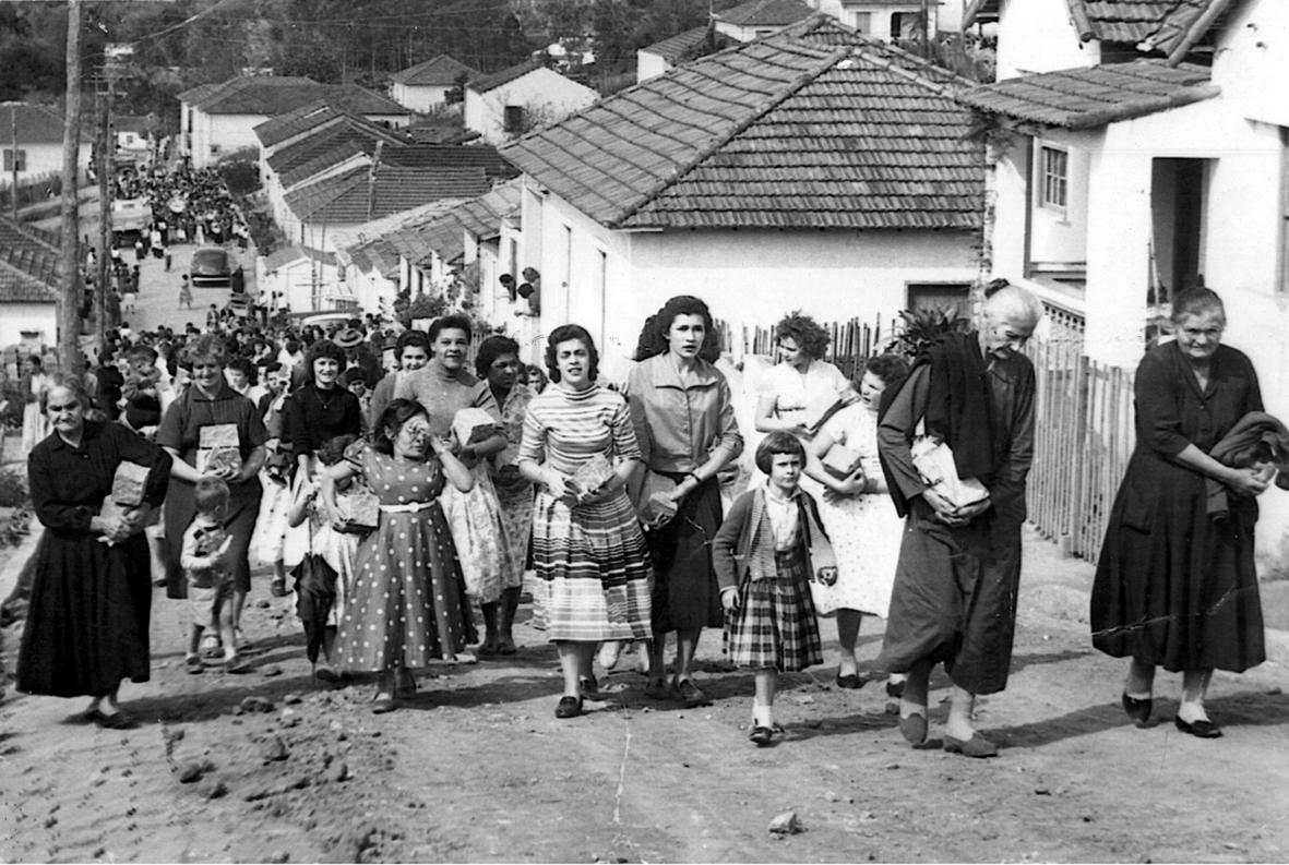 O monumento de N. S. de Fátima e a Procissão das Pedras - 1960