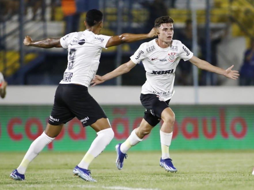 Corinthians vence América-MG e avança às semis da Copinha