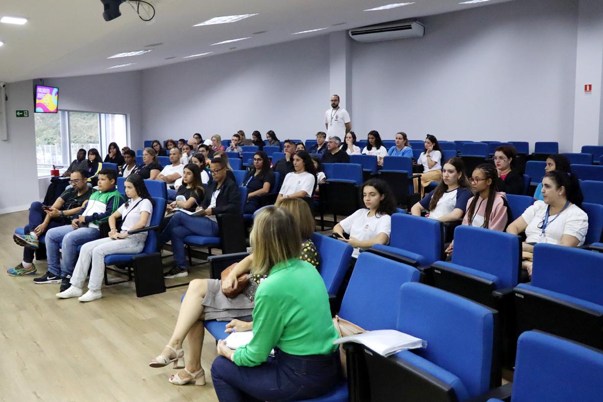 Primeira reunião do Parlamento Jovem da Câmara aconteceu na sexta-feira