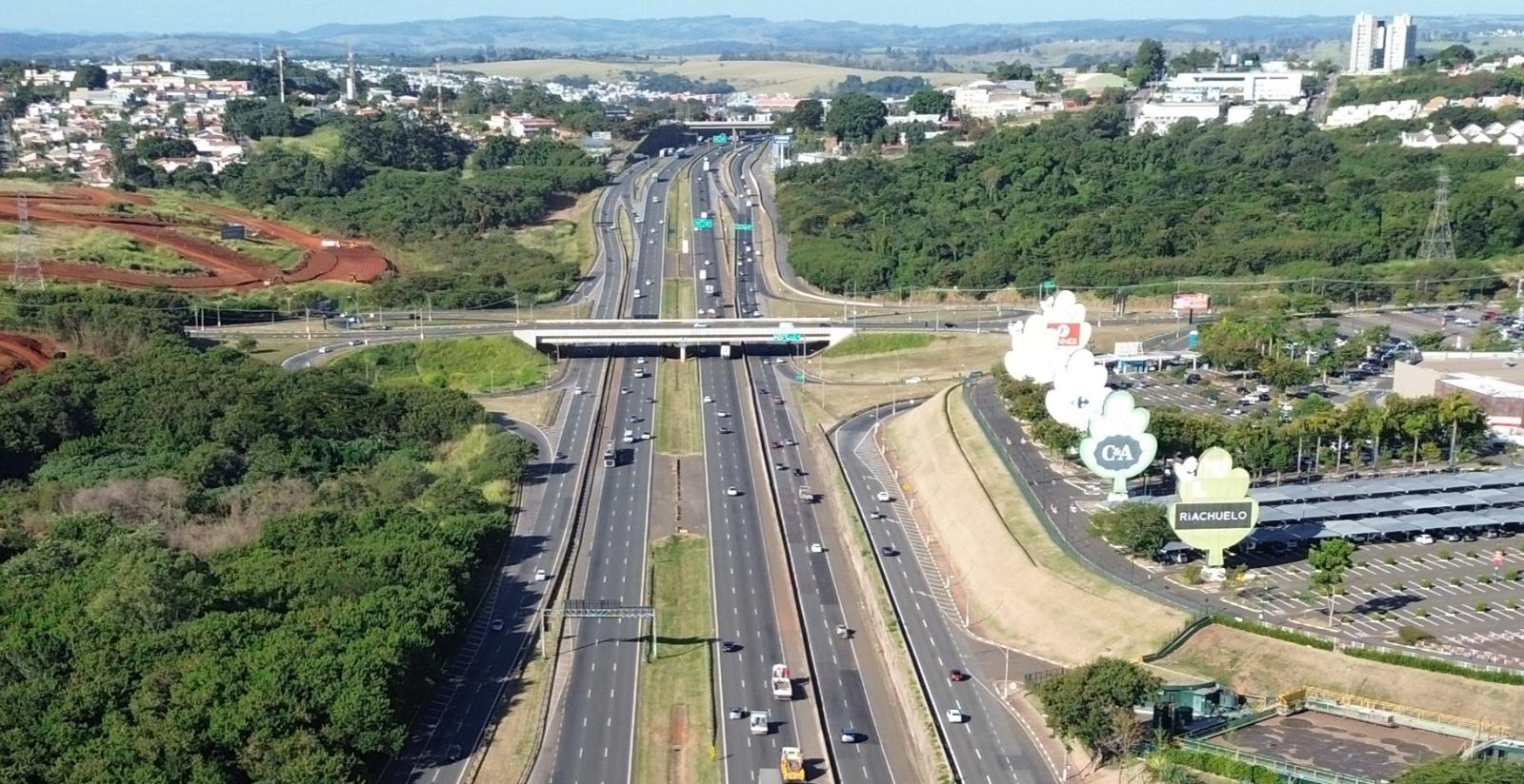 Rota das Bandeiras recupera pavimento em trevos da rodovia D. Pedro I (SP-065), em Campinas