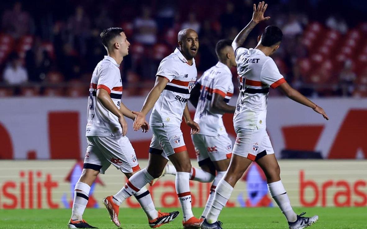  São Paulo vence e classifica; Palmeiras sofre contra Botafogo e também passa