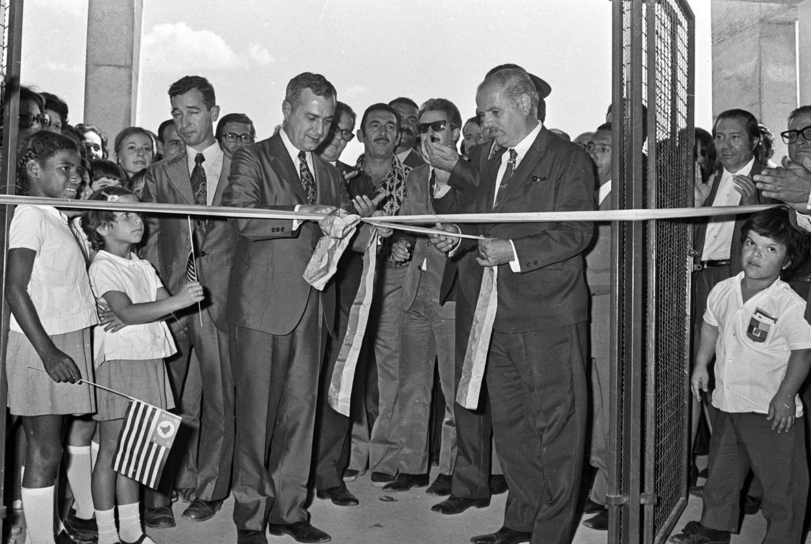 Laudo Natel inaugura o novo prédio do Cenemeb em 1972