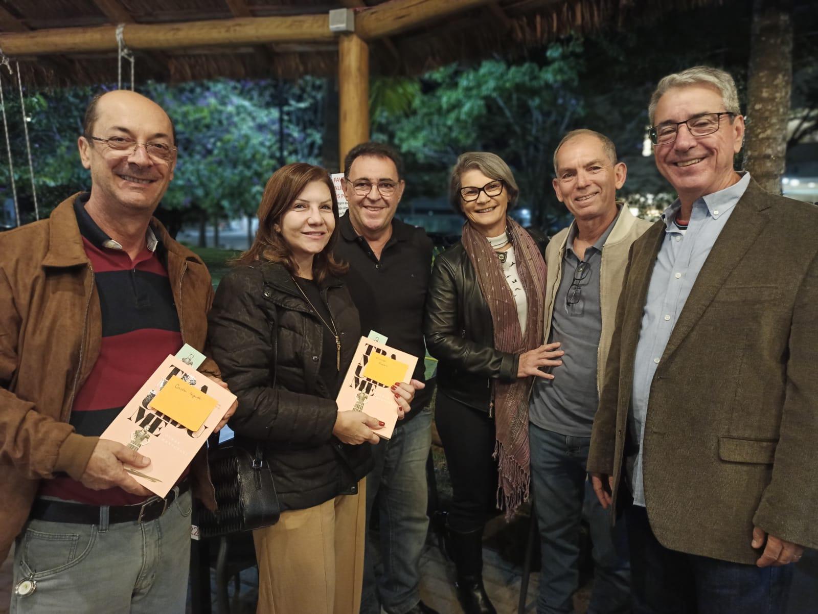 Lançamento do livro  "Trama e Urdume - Entrelaçando as histórias de uma vida" 