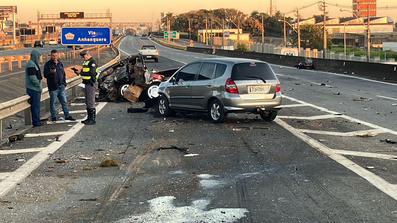 Acidentes durante a madrugada interditam alças da Rodovia Anhanguera