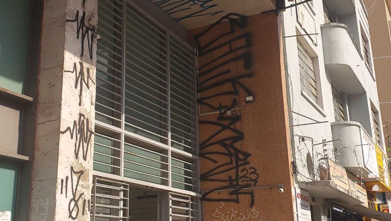 Alvo de vandalismo: Centro de Campinas é marcado por pichações