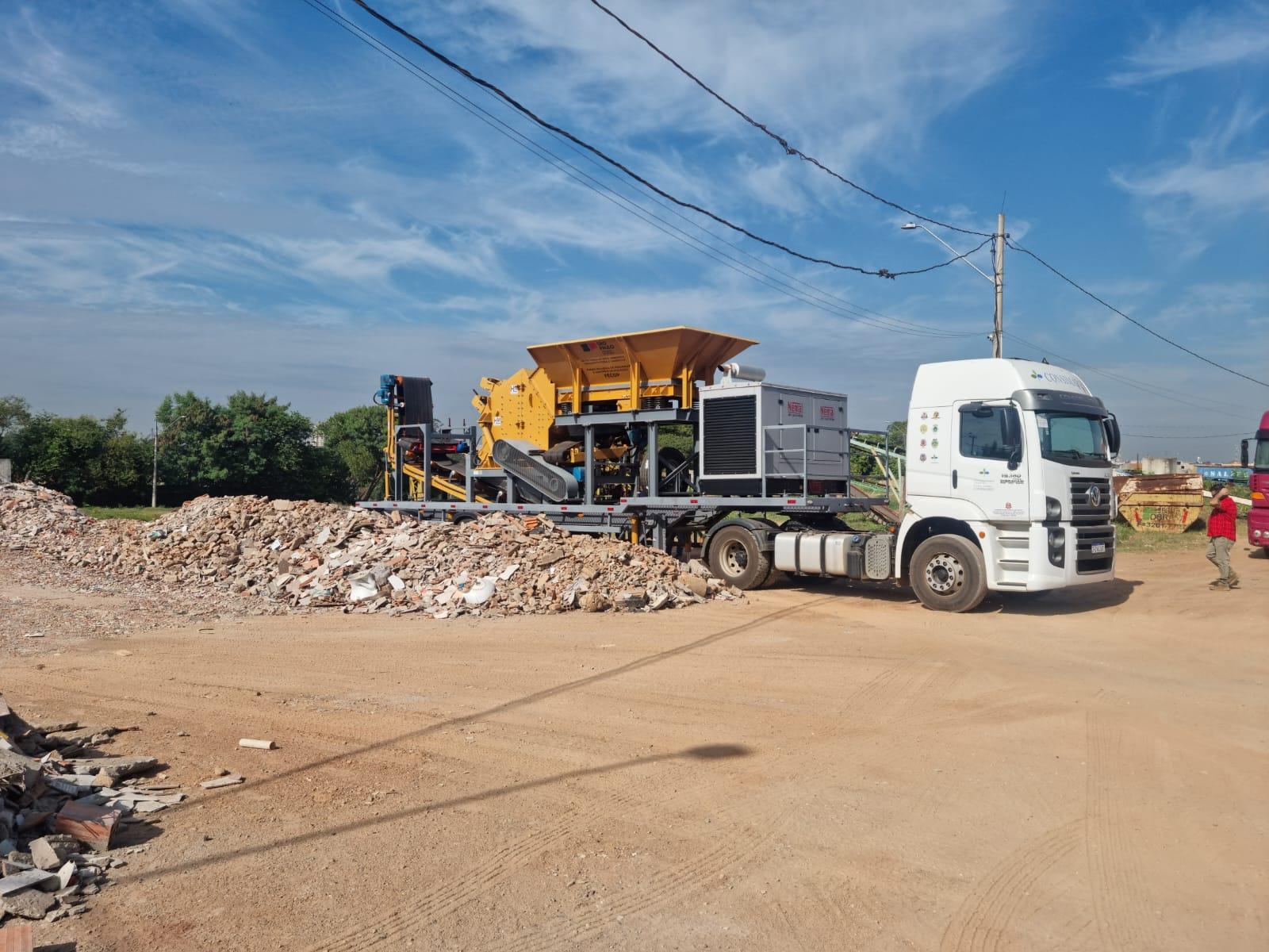 Cidades do Consimares ganham nova usina móvel regional de reciclagem de RCCs e entulho