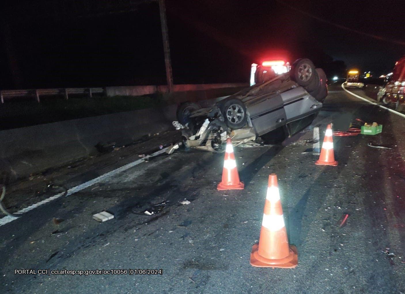 Colisão frontal na Rodovia Dom Pedro I deixa 10 feridos