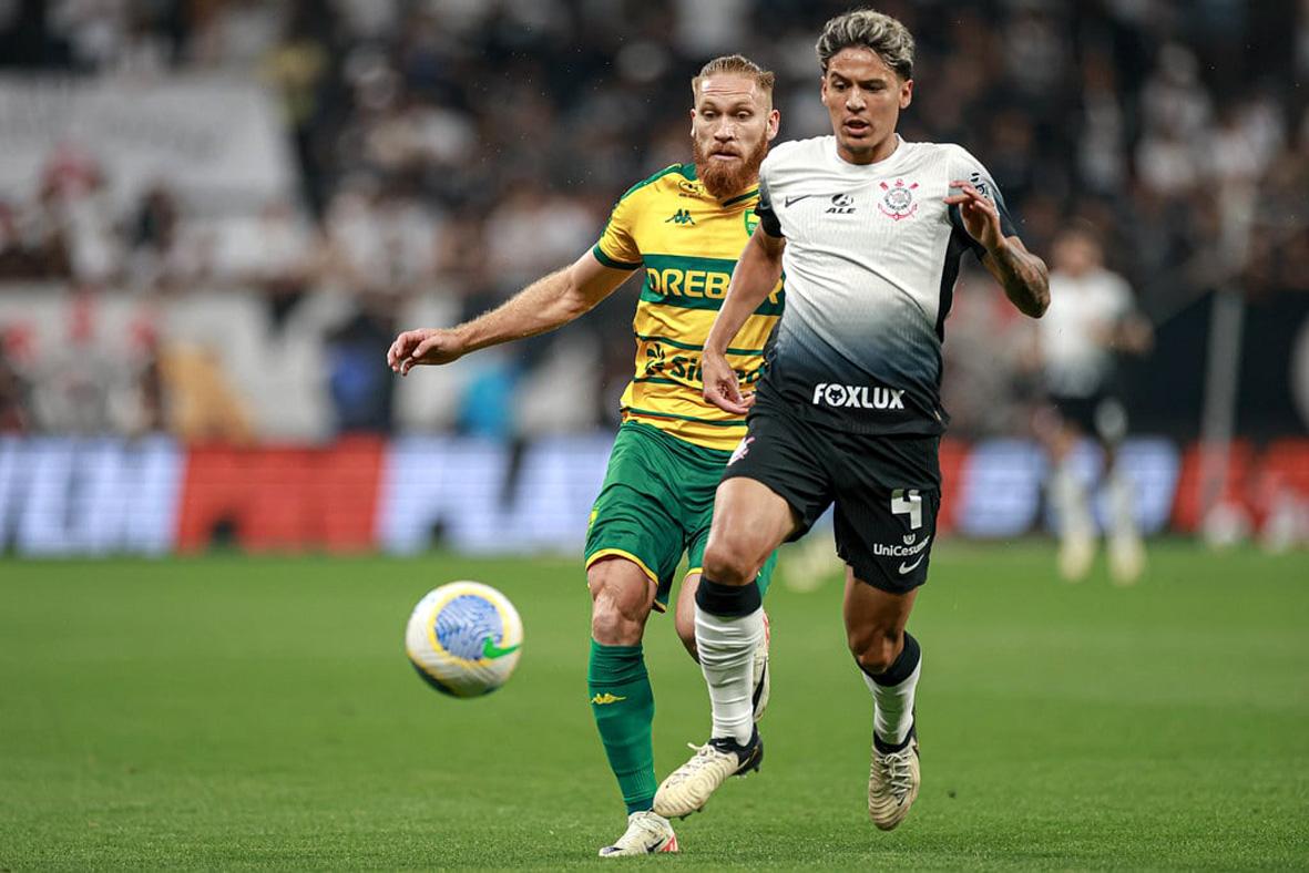  Corinthians empata com Cuiabá; Palmeiras e Red Bull Bragantino perdem fora