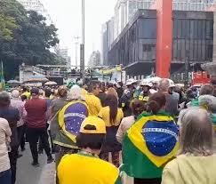 Em manifestação esvaziada, bolsonaristas pedem impeachment de Lula e Moraes