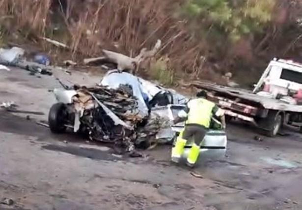 Jovem morre após grave acidente entre carro e carreta na Rodovia Luciano Consoline