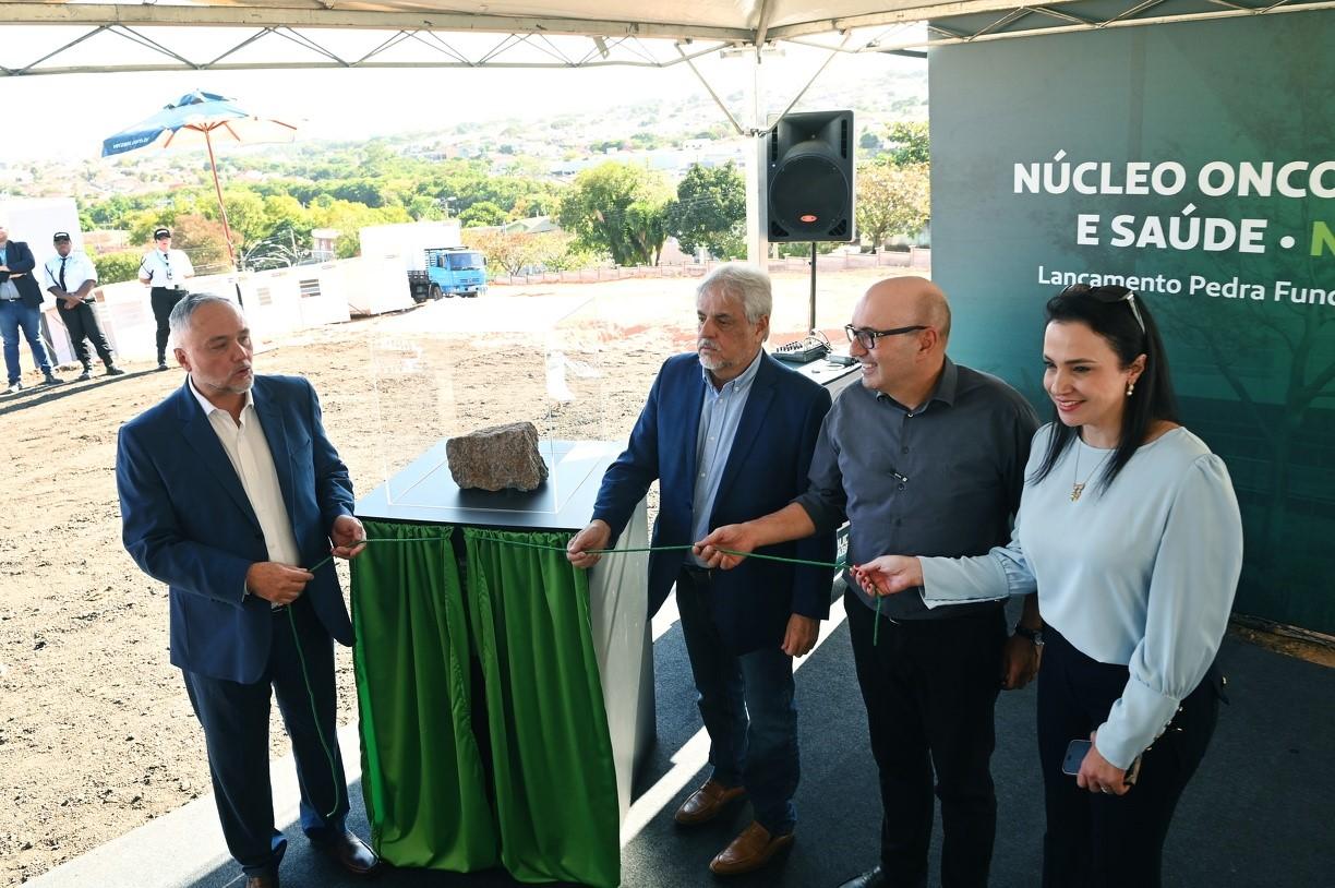 Prefeito de Campinas participa de lançamento da pedra fundamental do Núcleo de Oncologia da Unimed