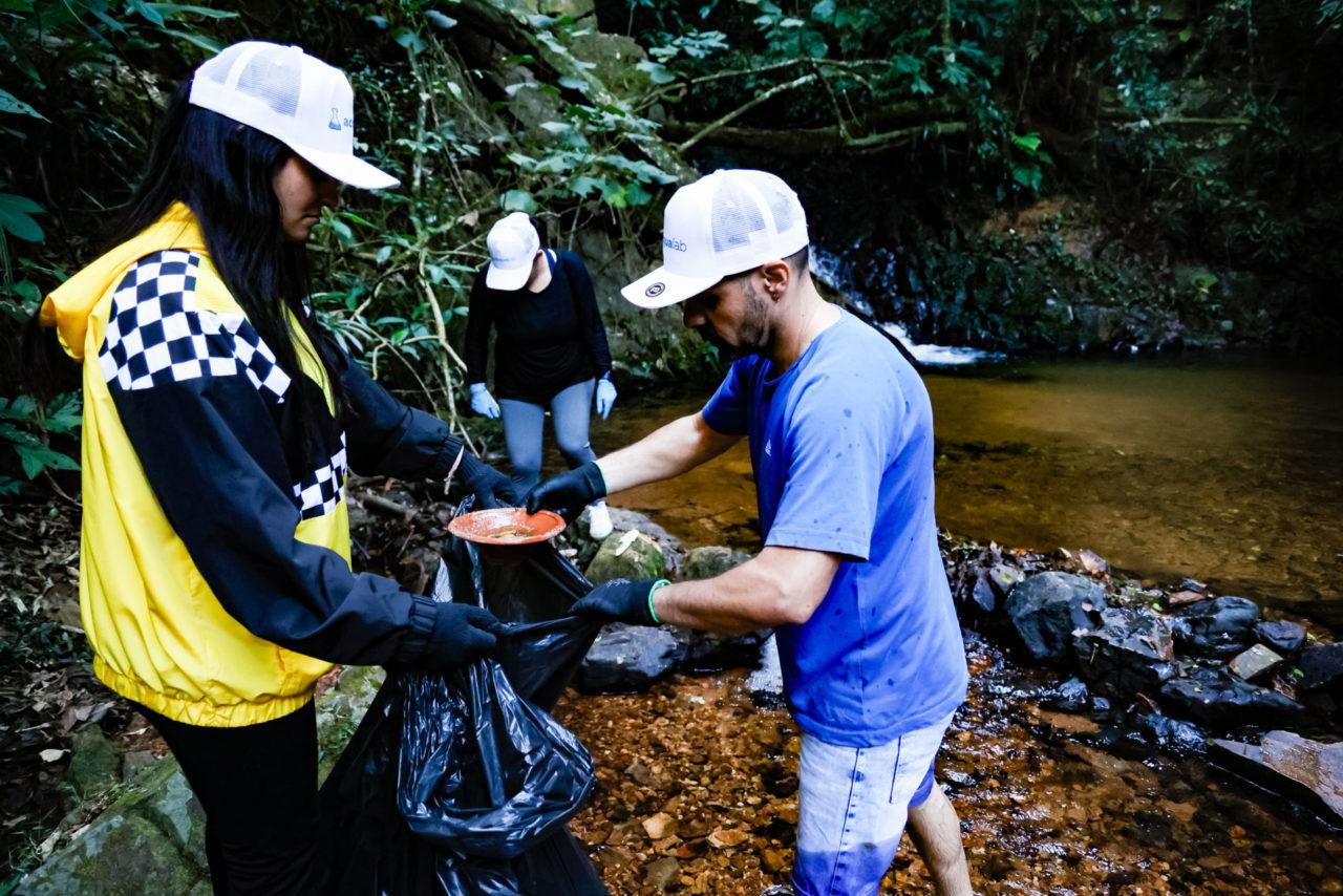 Prefeitura de Jundiaí promove ação de limpeza na Serra do Japi