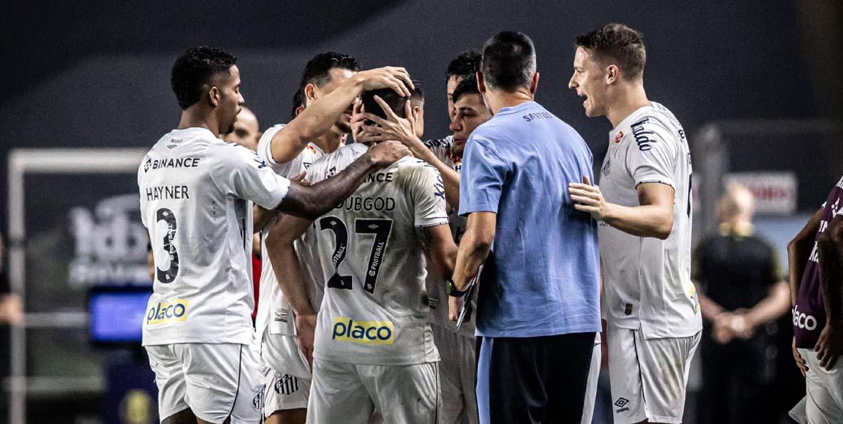  Santos supera o Goiás e se reabilita; Botafogo vence a terceira seguida