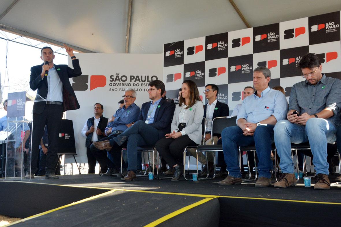 Governador Tarcísio de Freitas entrega obra da rodovia Perimetral de Itatiba 