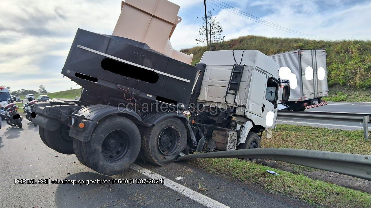 Acidente com carreta em Itatiba deixa motorista em estado grave