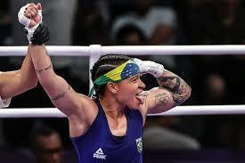 Bia Ferreira avança em Paris 2024 e faz história no boxe