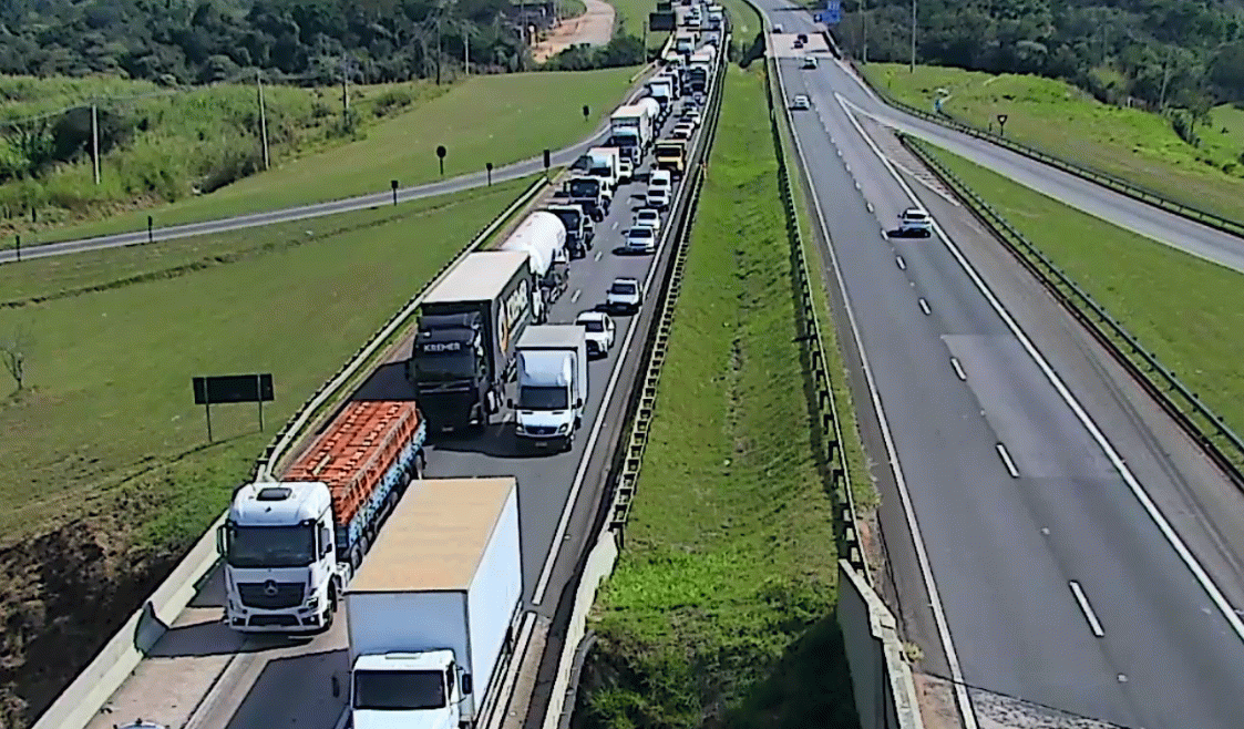 Congestionamento na D.Pedro em Itatiba