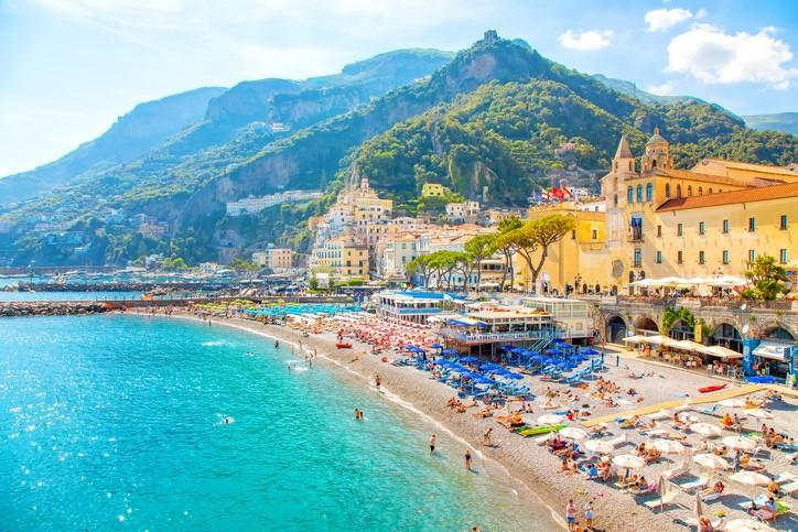 Conheça 7 praias incríveis para aproveitar o verão europeu