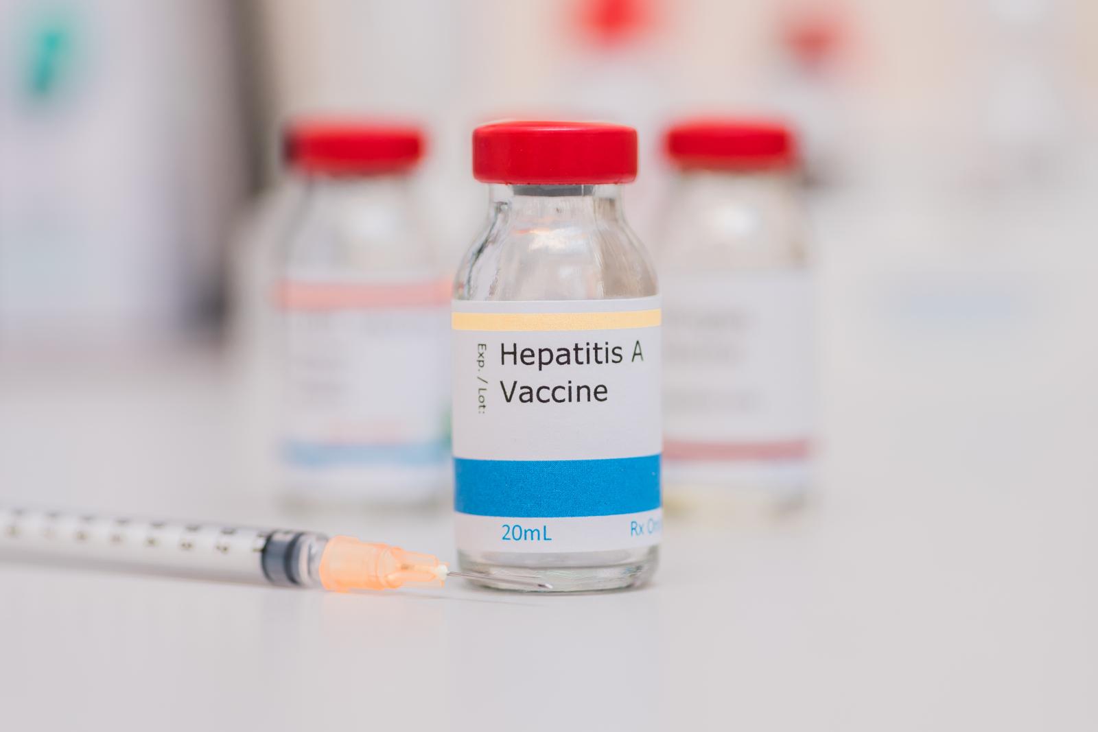 Hepatites: prevenção e vacinação são essenciais para conter disseminação