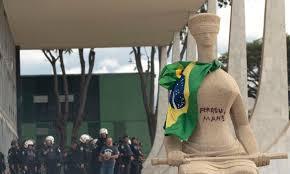 PGR denuncia mulher que escreveu Perdeu, mané em estátua no STF