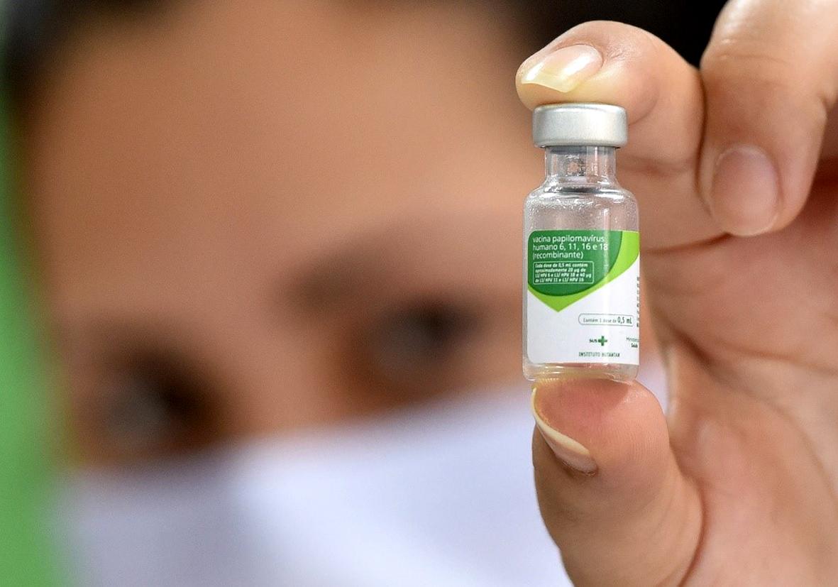 Saúde começa a vacinar contra HPV pessoas de até 45 anos que fazem PrEP ao HIV