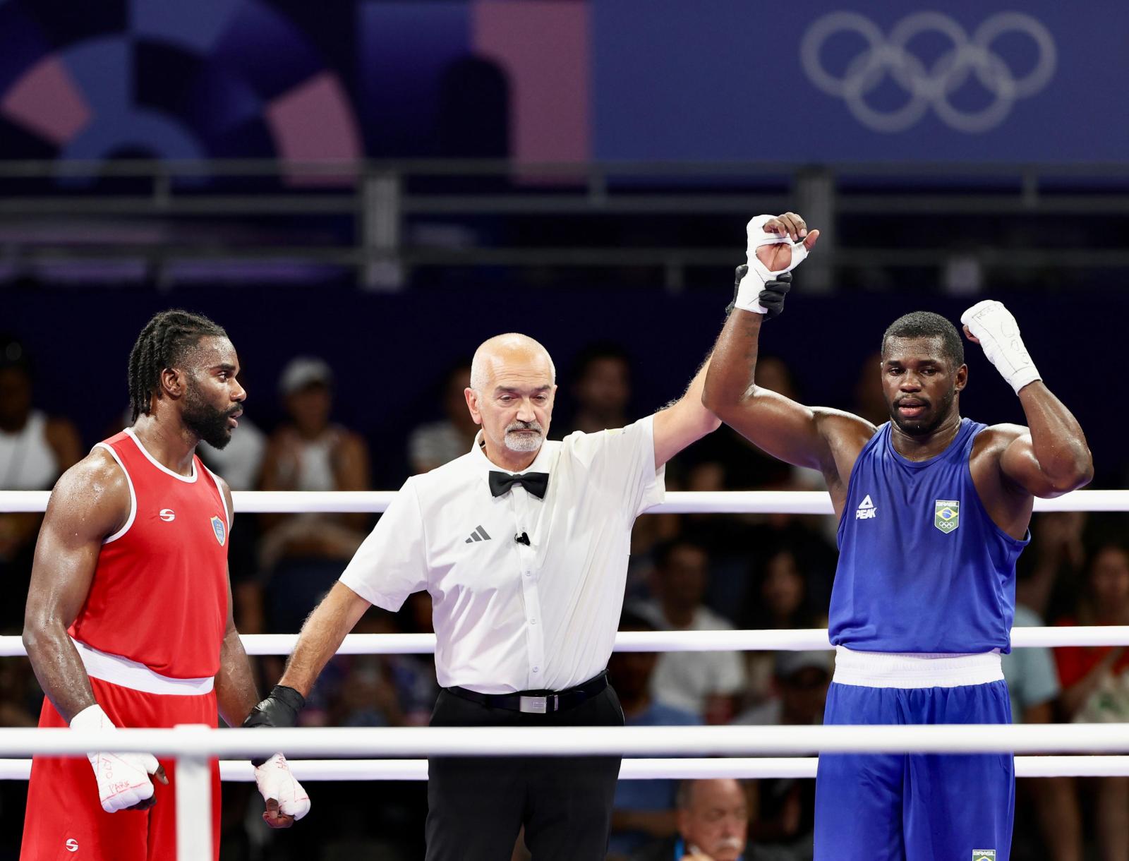 Wanderley Pereira vence, e boxe brasileiro se aproxima do pódio em Paris 2024