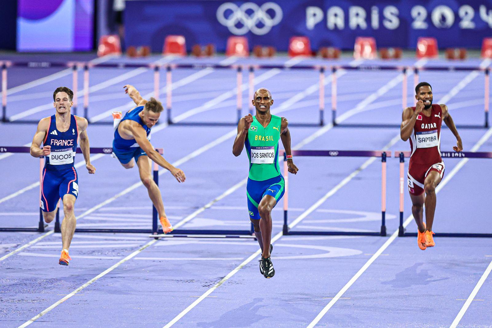 Alison dos Santos se supera e conquista bronze nos 400m com barreiras