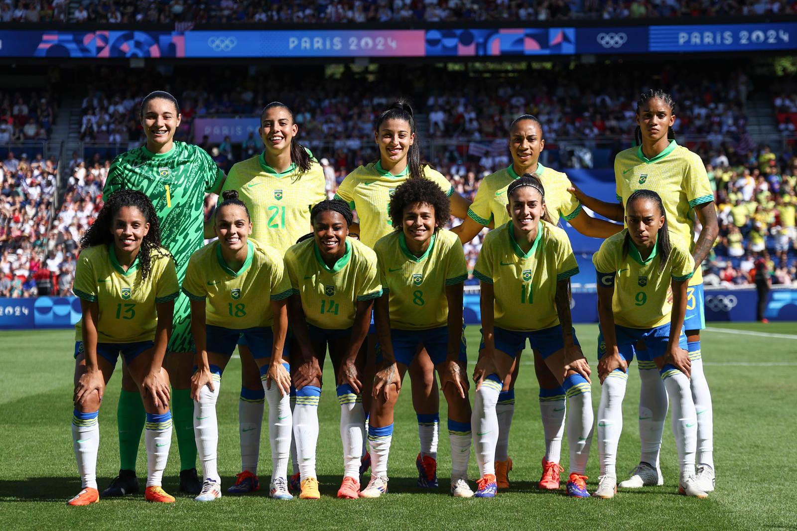 Brasil encerra campanha histórica em Paris com prata no futebol feminino