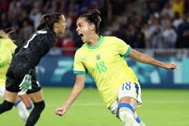 Brasil vence a França e está na semifinal do futebol feminino em Paris